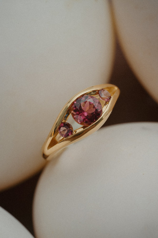 18K Eye Ring