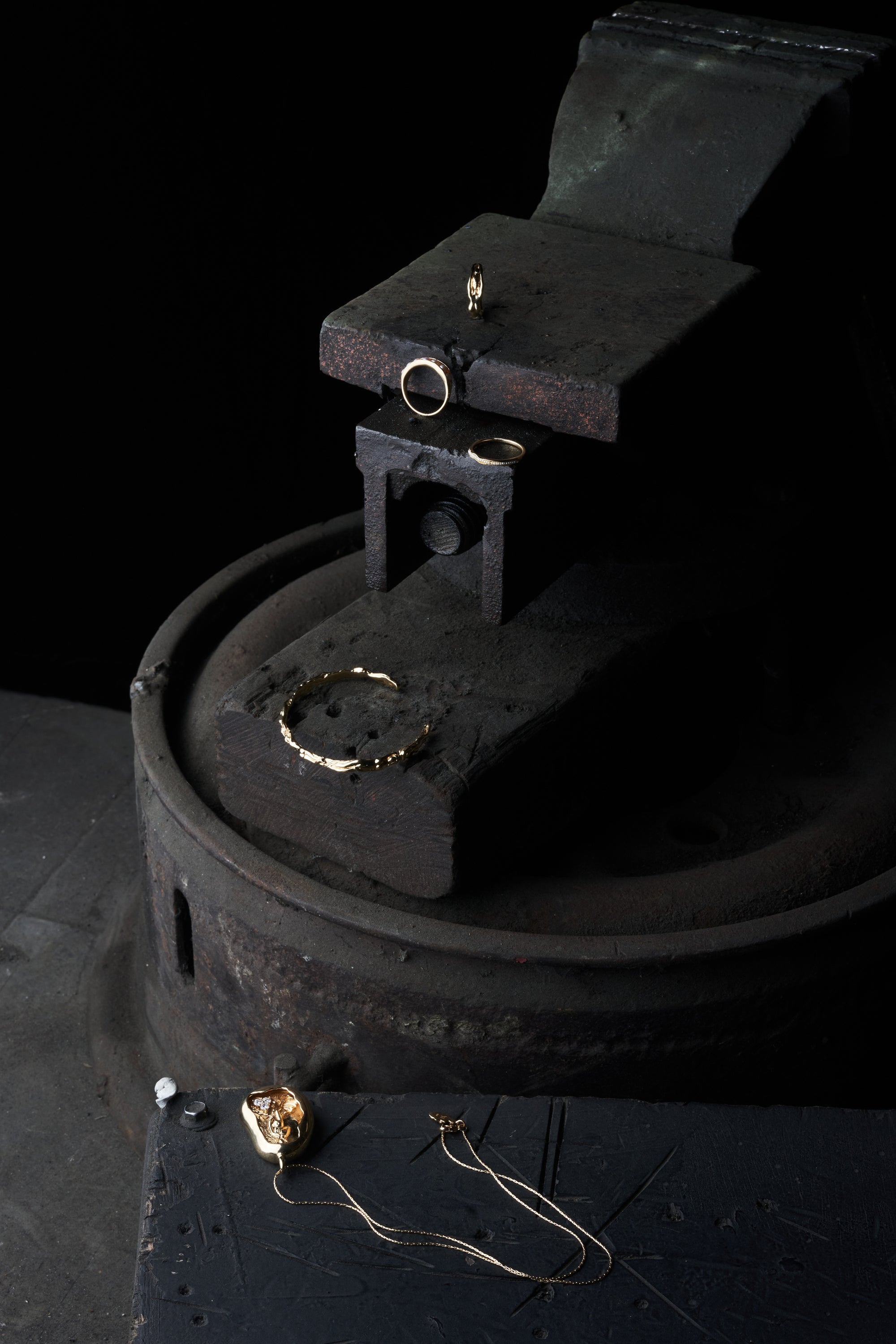 Detailed view of a jeweler’s hands working on a range of Carina Hardy fine yellow gold jewelry. Meticulous craftsmanship that is involved, showcased. View the collection today.