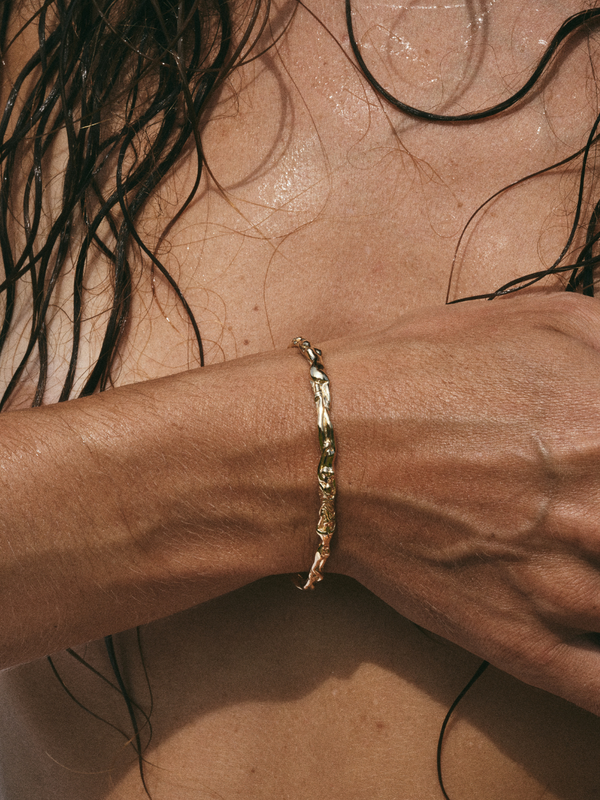 18K Sleeping Venus Cuff